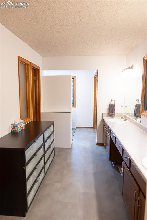 Extended primary bath.