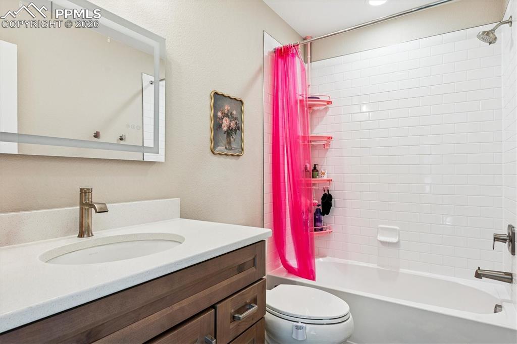 Secondary Full Bath with Single Vanity & Tub/Shower