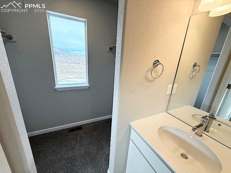 Full Bathroom, located within the 2nd Bedroom!
