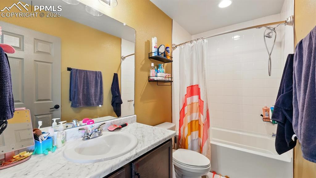 Upper Level Full Hall Bathroom with vanity, mirror, and tub/shower combo.