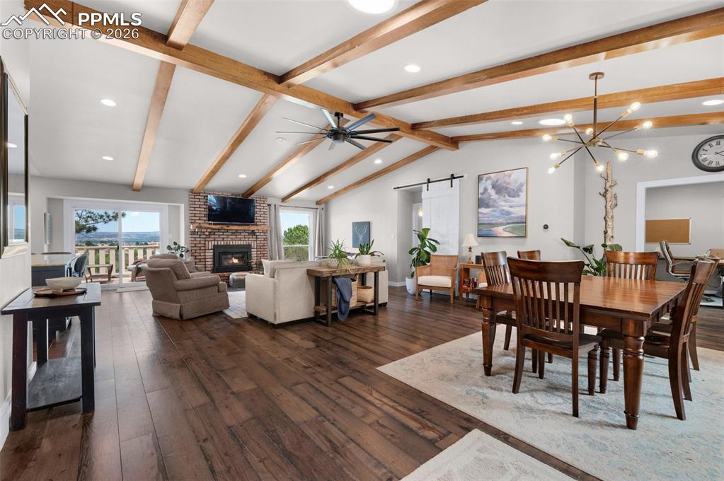 890 Point Of The Pines Drive photo 2