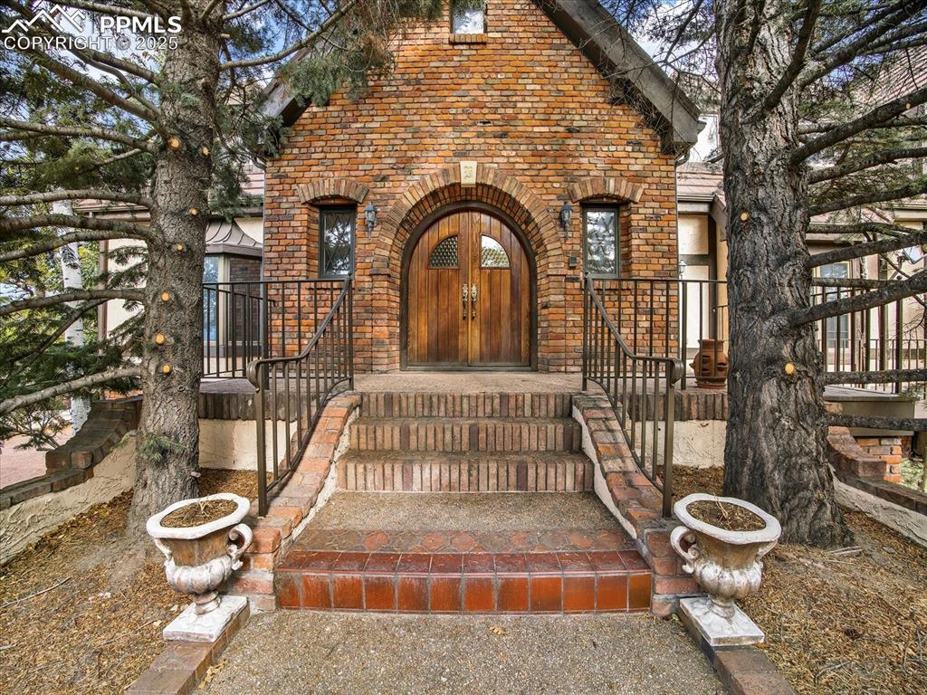 575 Silhouette Way photo 3