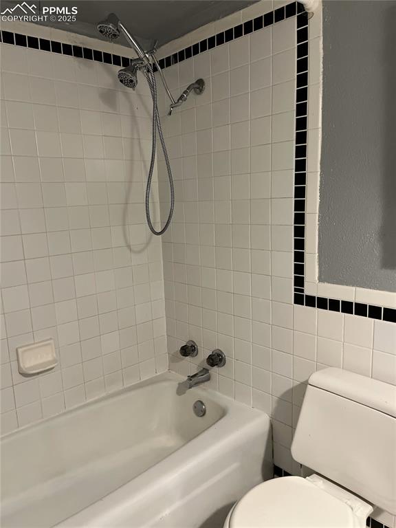 Bathroom2 tub