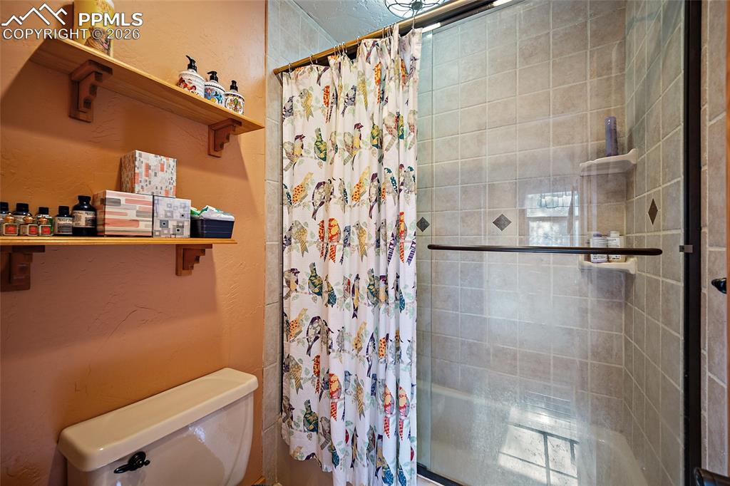 Full master bathroom.