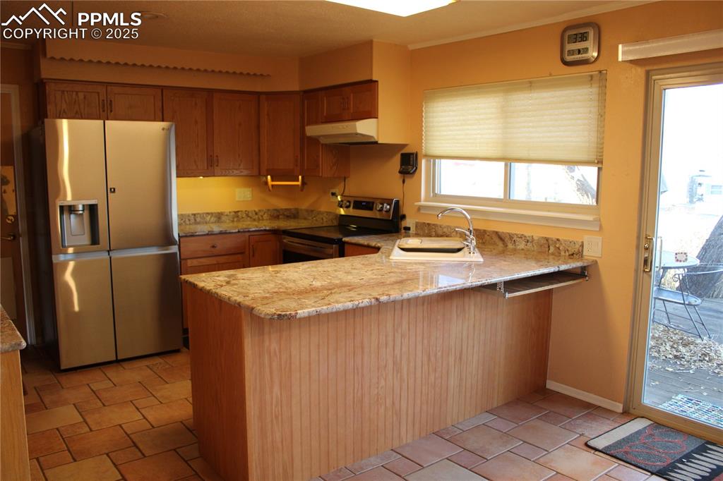 Kitchen with appliances with stainless steel 