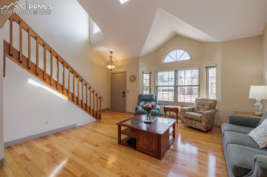 Vaulted ceilings in this open and bright floor plan