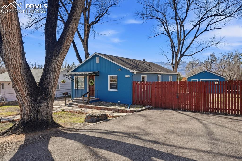 1830 McArthur Avenue photo 2