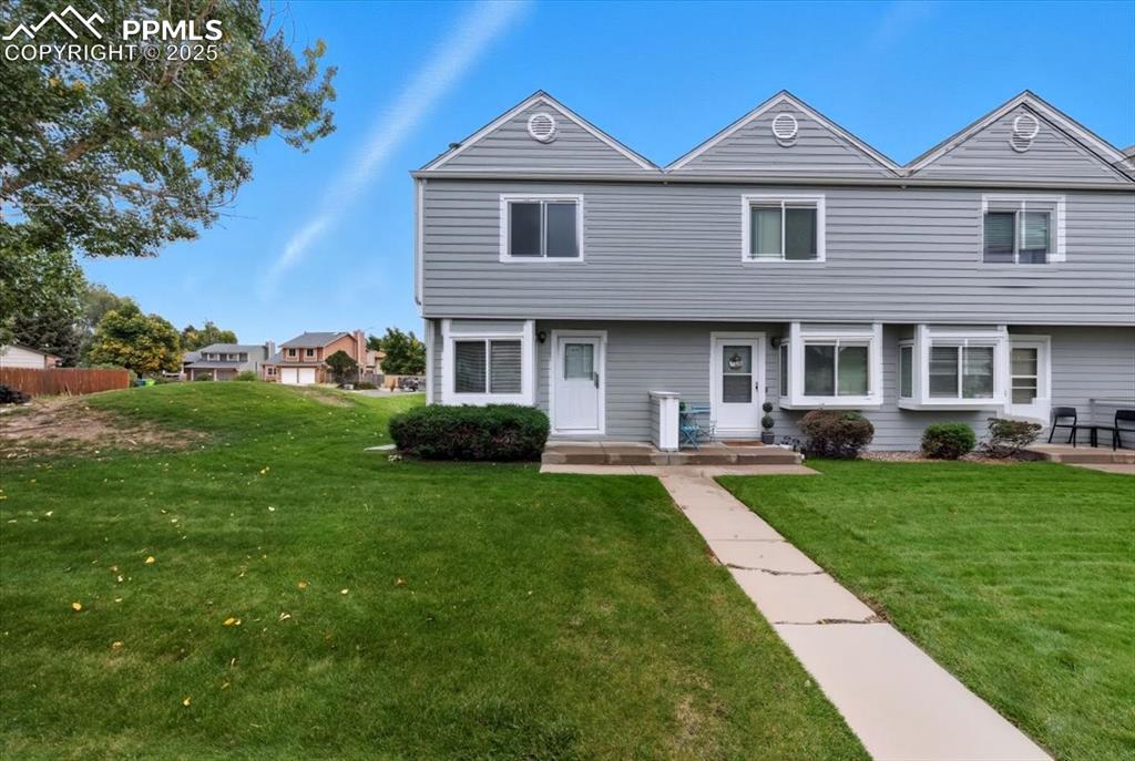 Colonial house featuring a front yard
