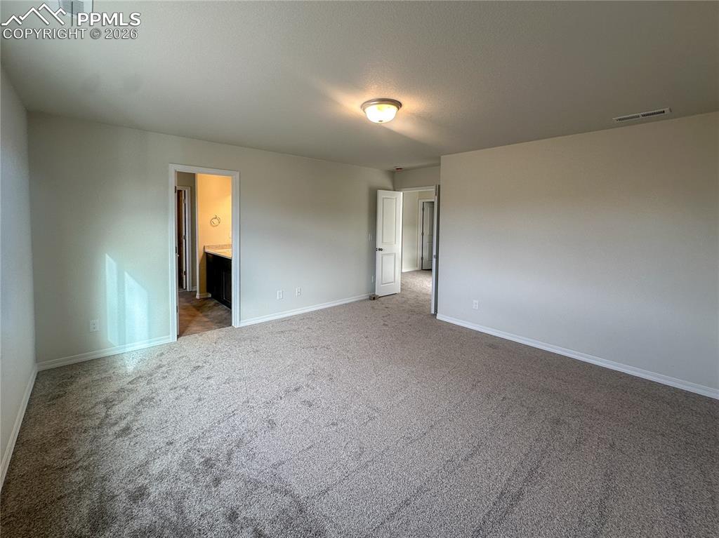 Photos of previous model. Some options may vary.