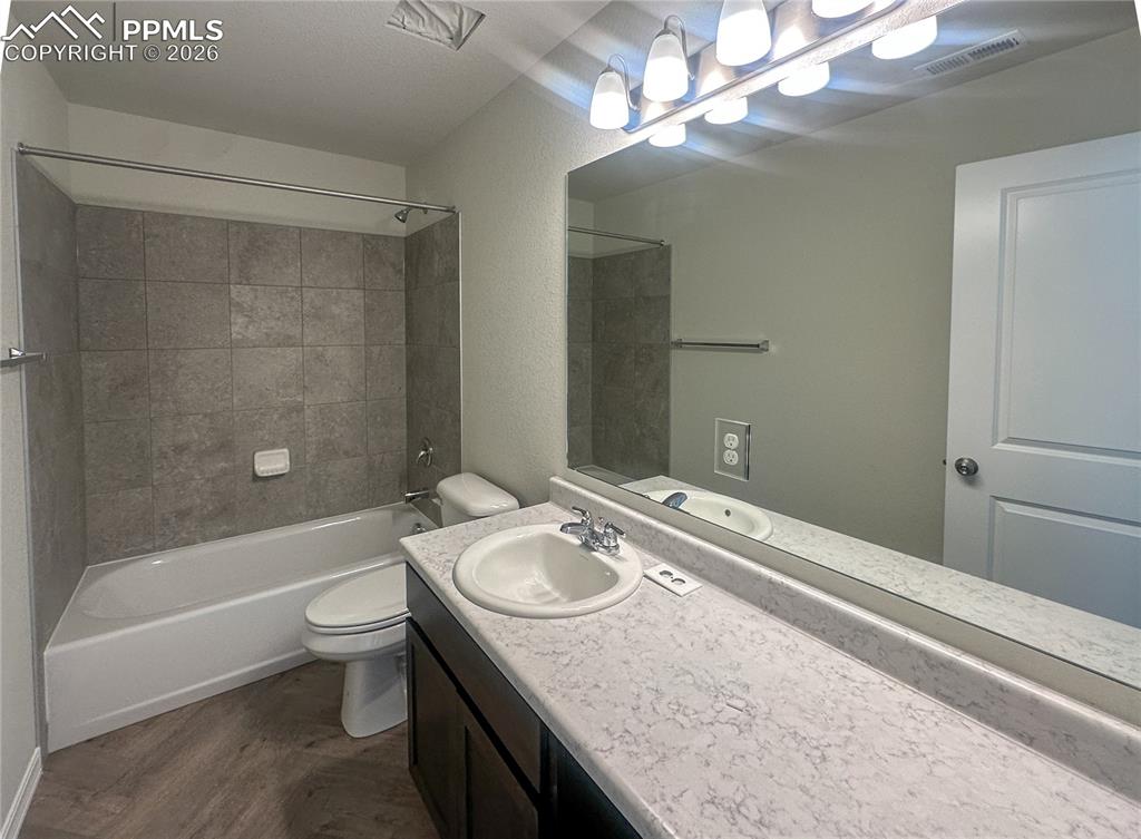 Photos of previous model. Some options may vary.