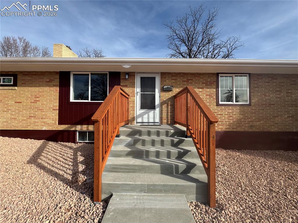 2005 LARK Drive photo 2