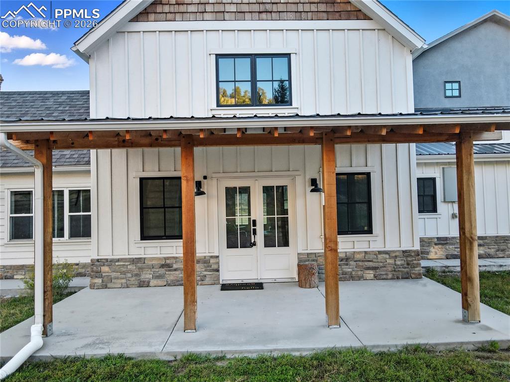 1636 Lakemoor Drive photo 2