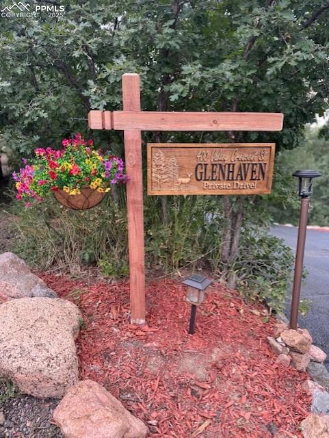 Sign at top of driveway