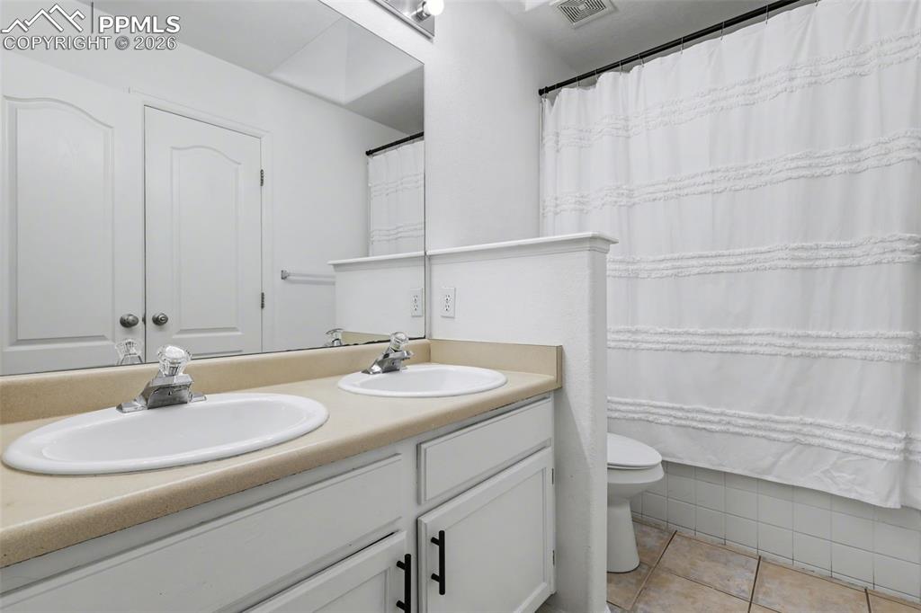 Main Level Full Bath w/Double Vanity