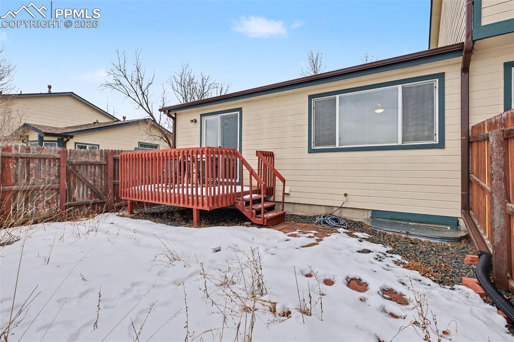Large Fenced Backyard Space - Child & Pet Friendly
