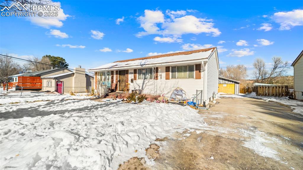 2516 E San Miguel Street photo 2