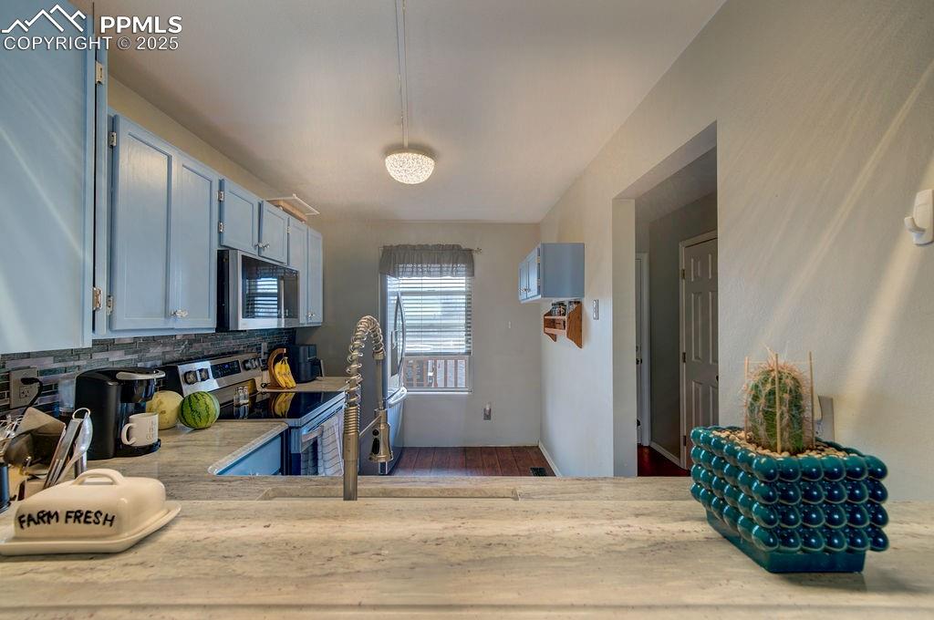 Breakfast bar for casual dining.