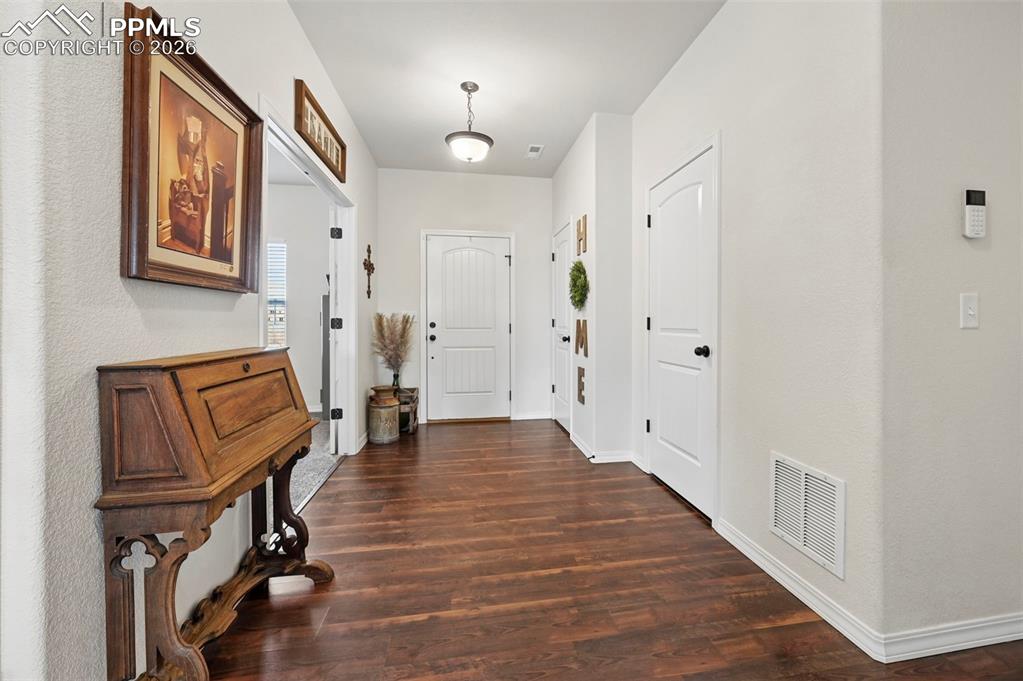 7802 Berwyn Loop photo 3