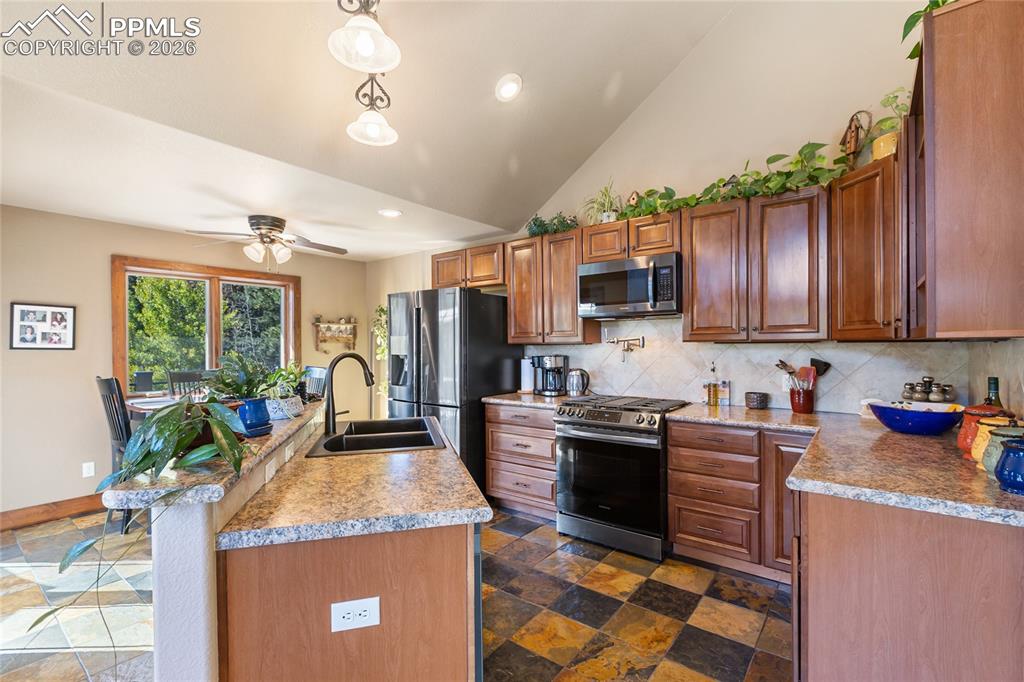 Beautiful kitchen with lots of cabinet space, perfect for entertaining!