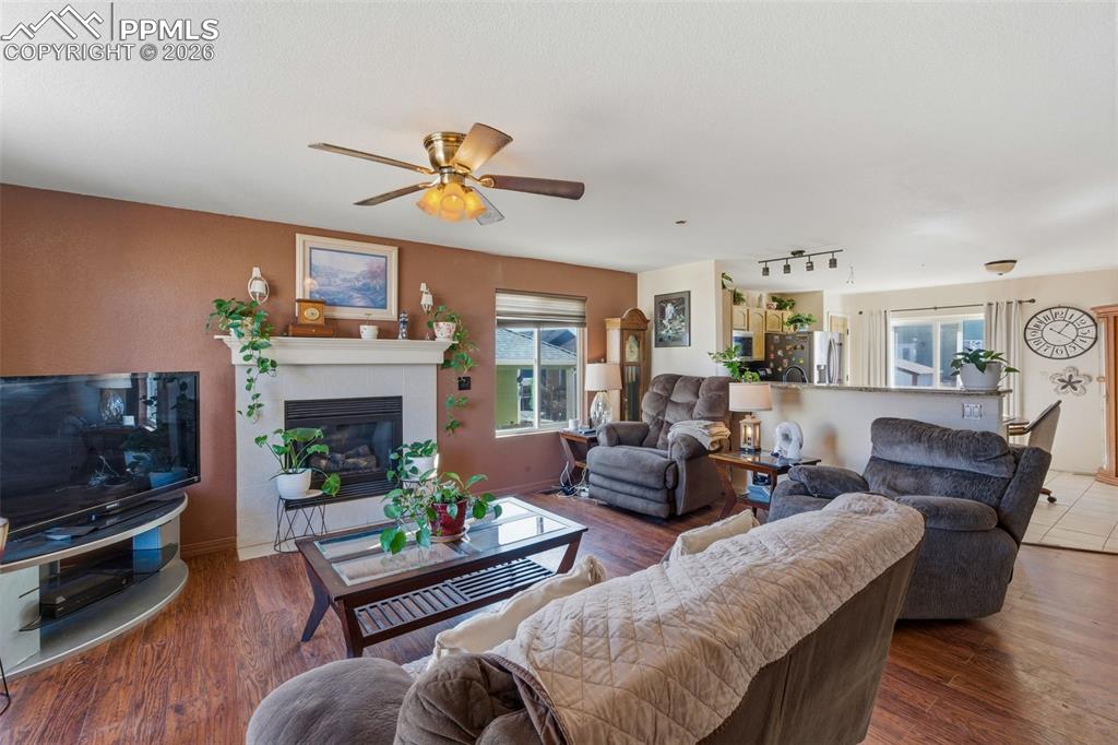 1223 Cailin Way photo 2