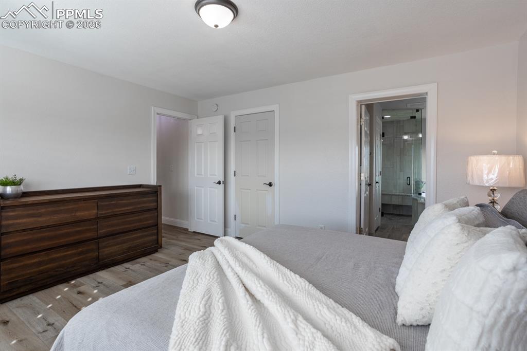 Ensuite 5-piece bathroom, 2 walk-in closets (His/Hers)