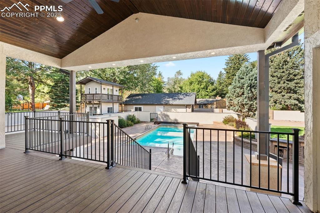 4 2nd Street photo 2