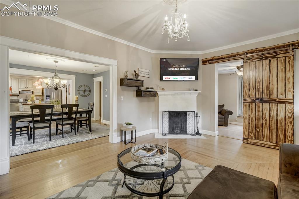 1510 S Cascade Avenue photo 2