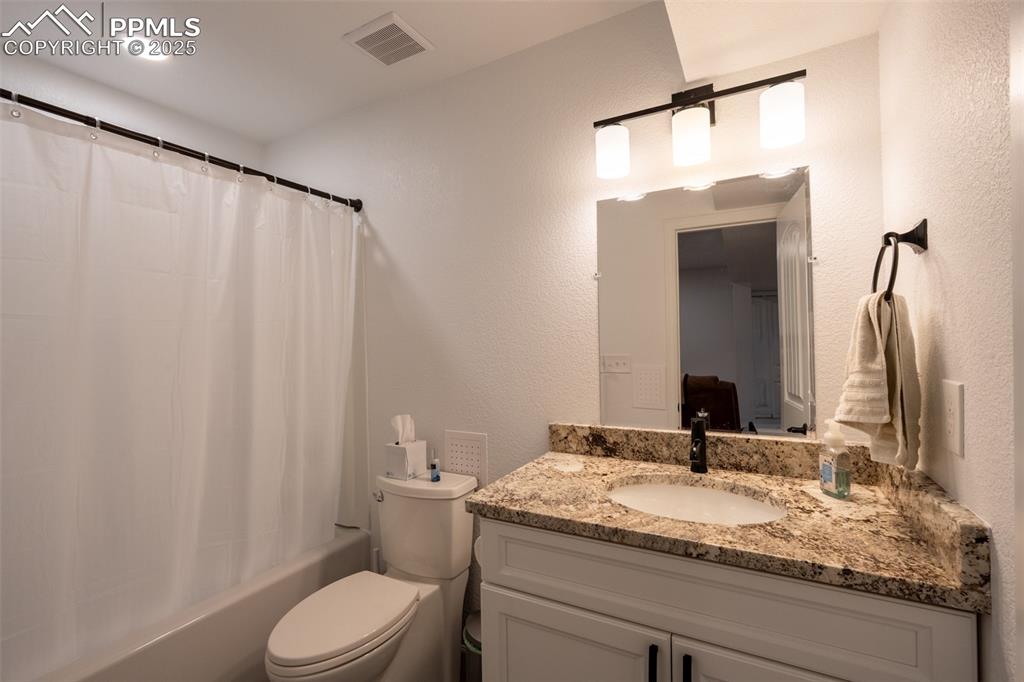 Full bathroom (4) - lower level