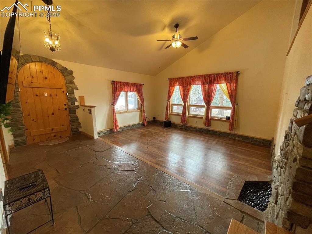 311 Panther Court photo 2