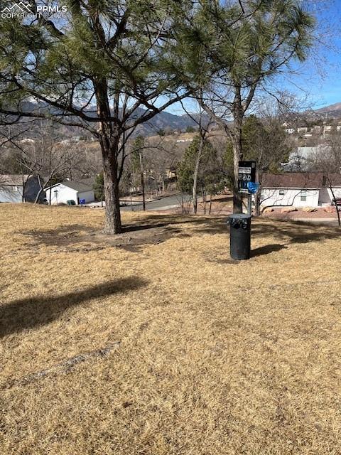 Common area in front, to walk your pet