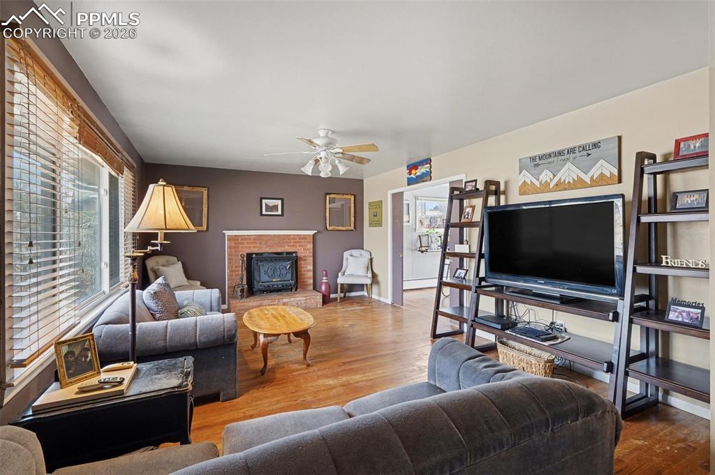 2207 McArthur Avenue photo 2