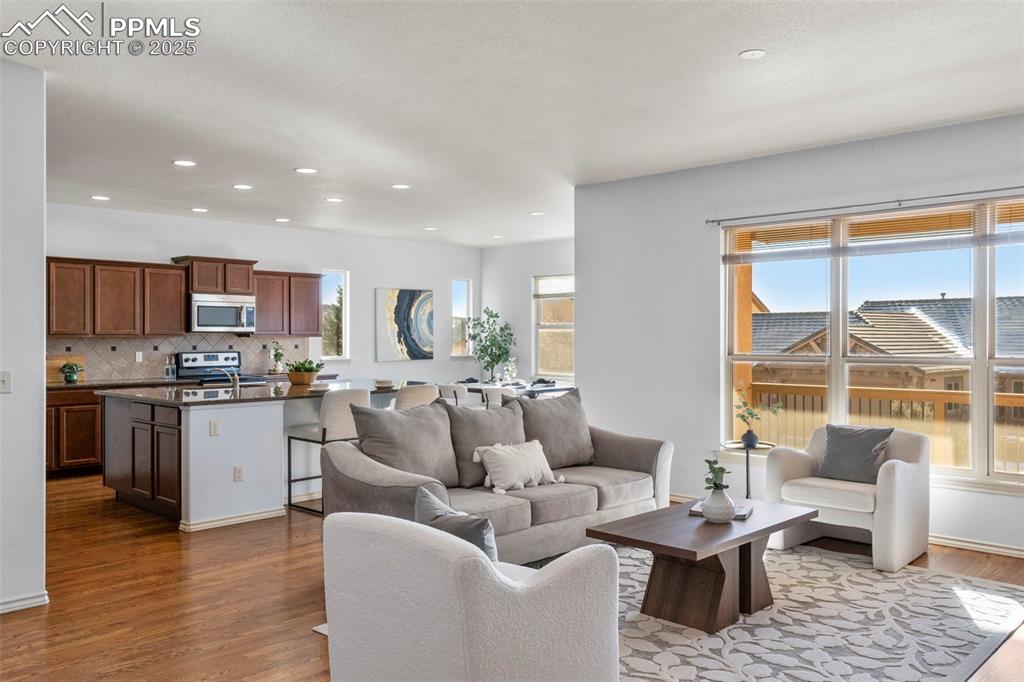 1475 Symphony Heights photo 2