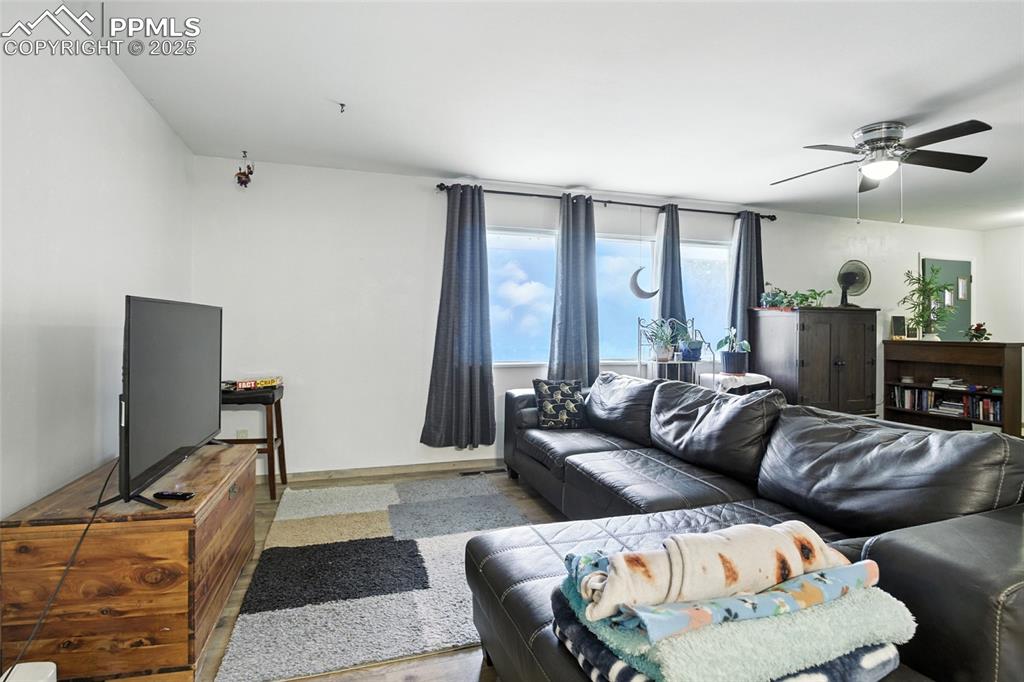 1239 Martin Drive photo 2