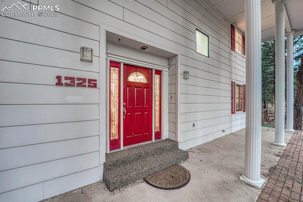 Covered front porch to enjoy your morning coffee and soak in the Colorado sunshine.