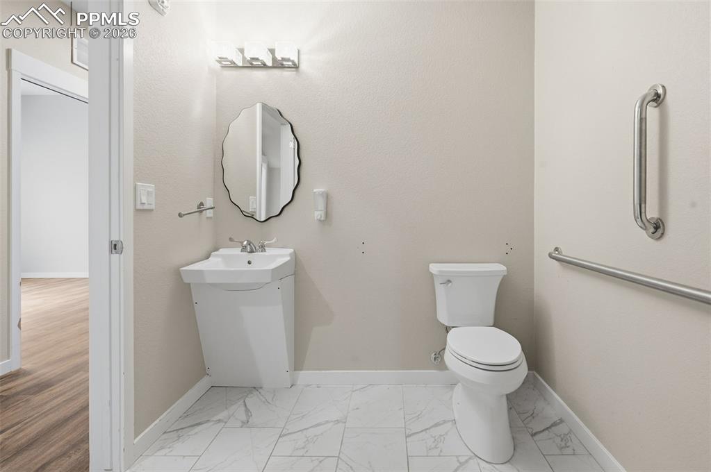 Lower level 3/4 hall bath