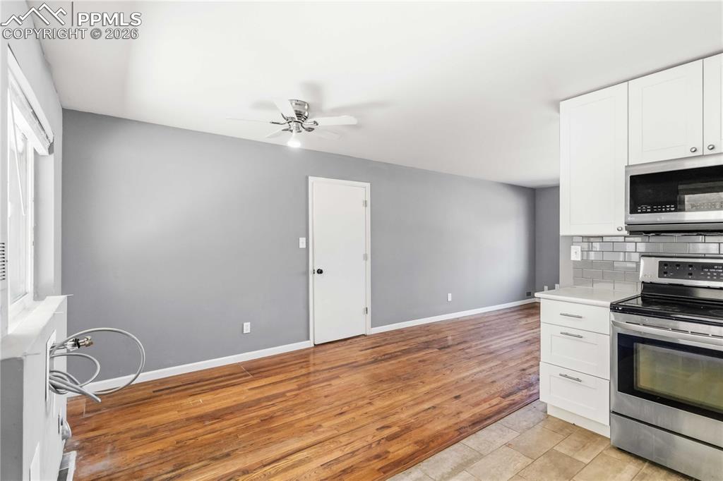 Washer/dryer hook ups.