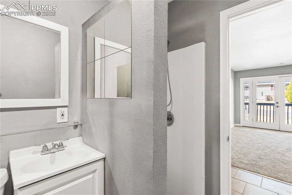 Bonus room ensuite bathroom with shower.