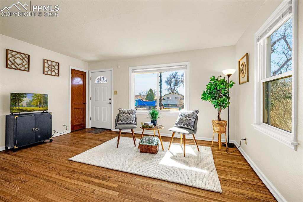 1124 E Las Animas Street photo 3