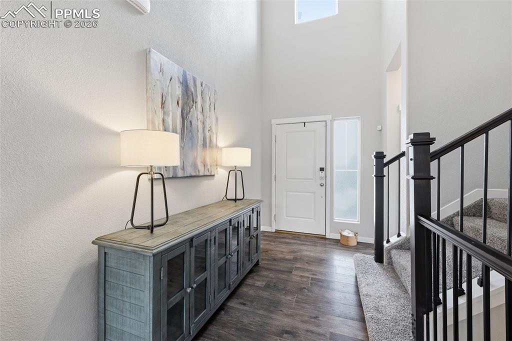 2-story tall ceilings 