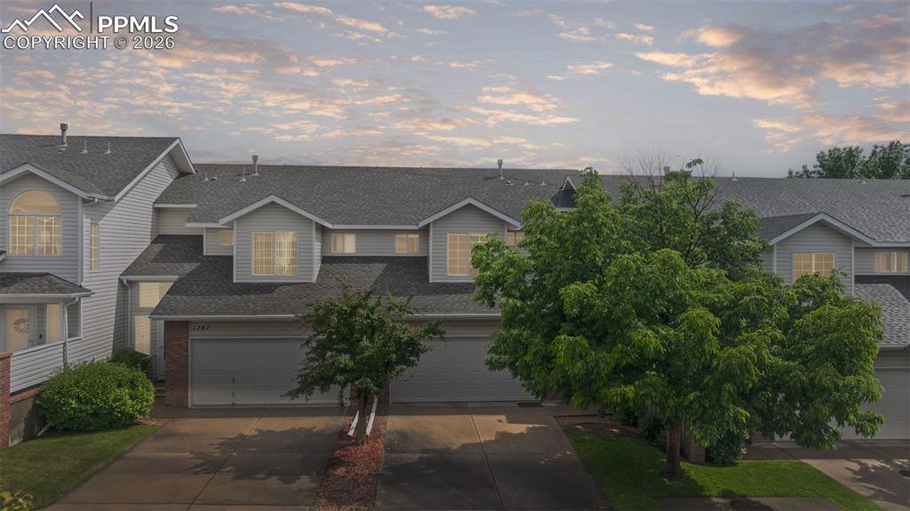 1749 Victorian Point photo 2