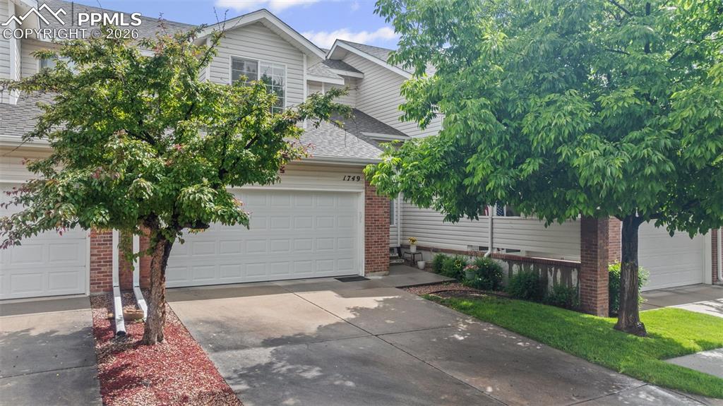 1749 Victorian Point photo 3