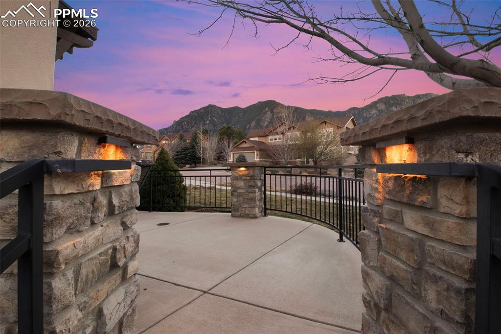 330 Lowick Drive photo 2