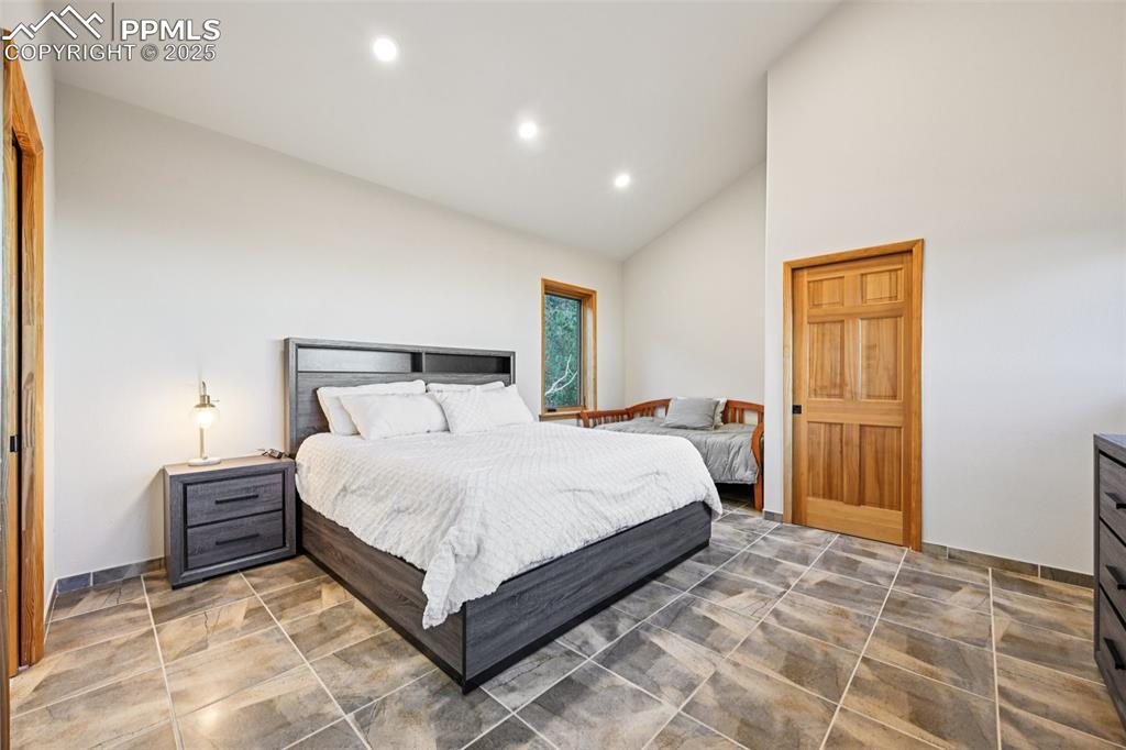 Bedroom 2 with en suite 3/4 bathroom