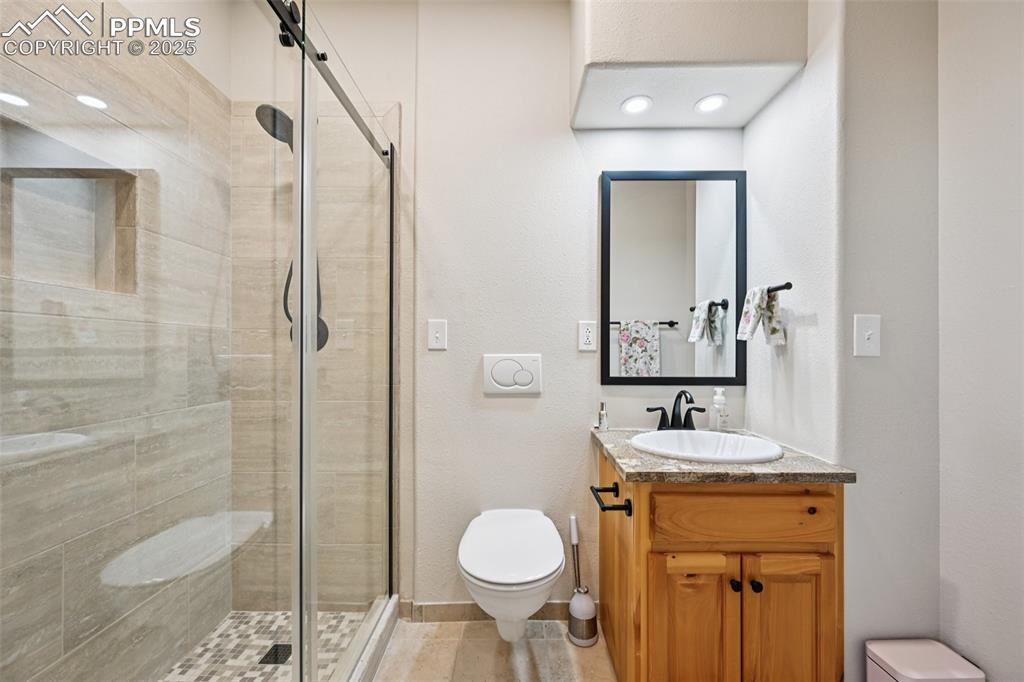 En suite 3/4 bathroom off bedroom 2