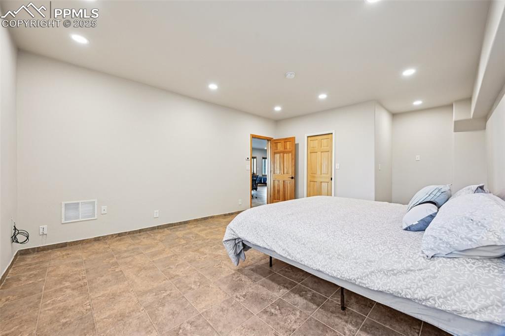 Bedroom 5 with walk in closet