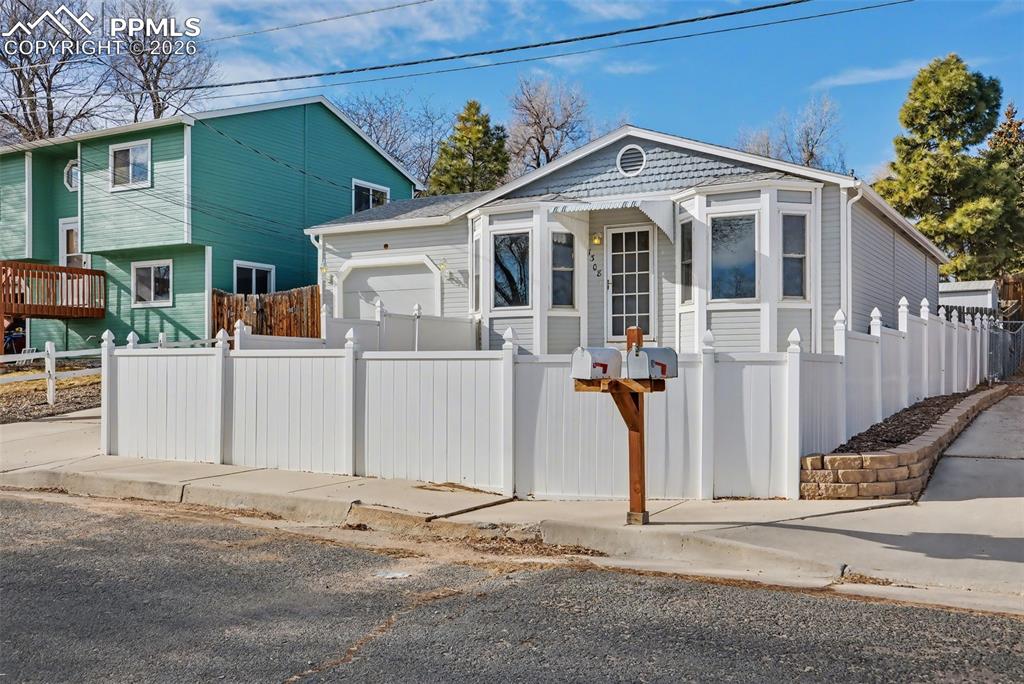 1308 Race Street photo 2