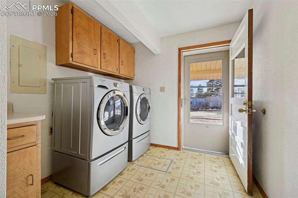 washer and dryer stay, side entrance