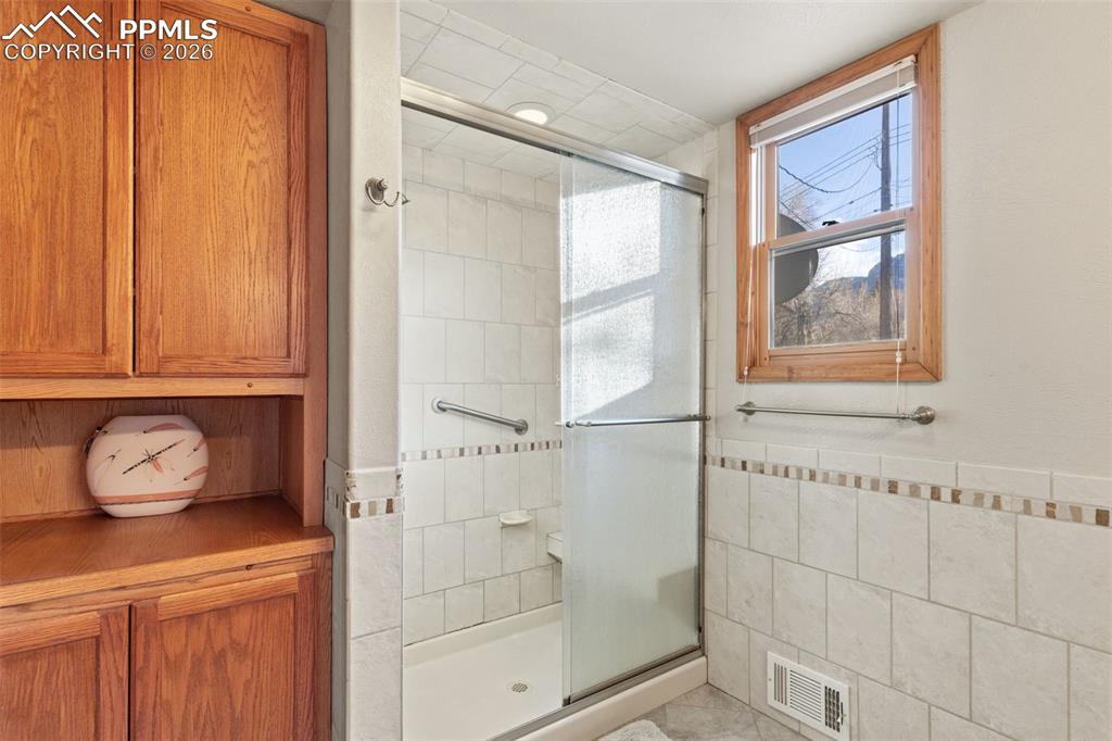 Main level 3/4 bathroom