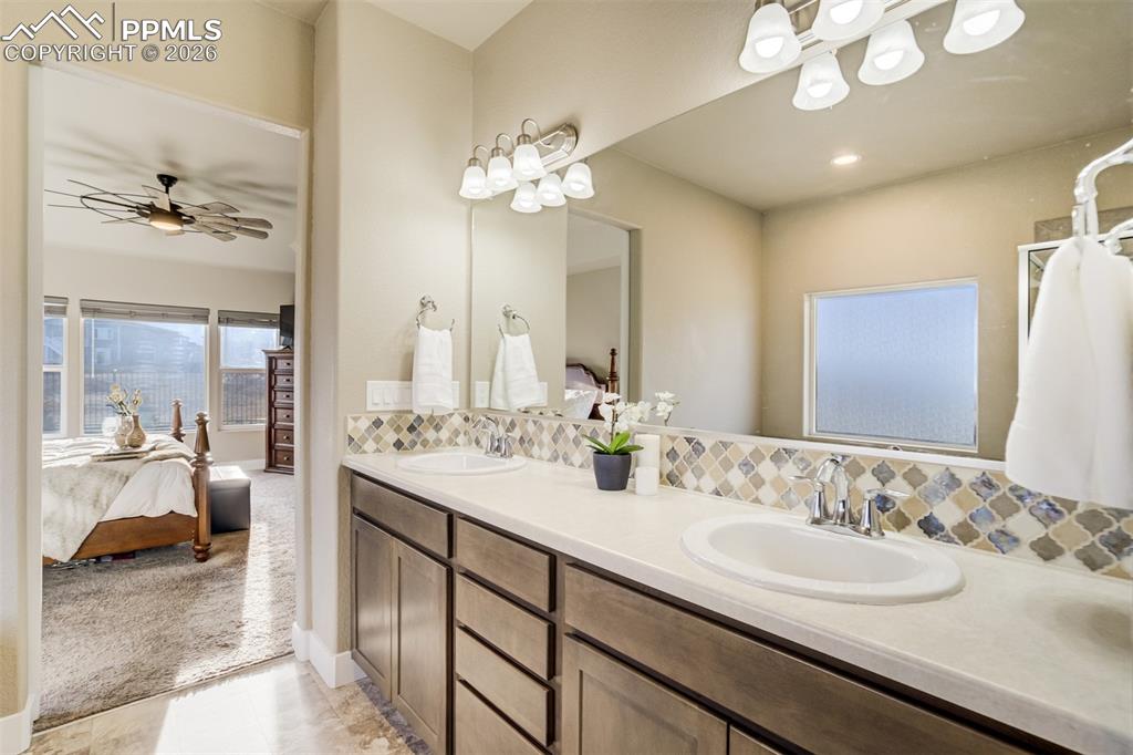 Double vanities—because love is great, but counter space is better.