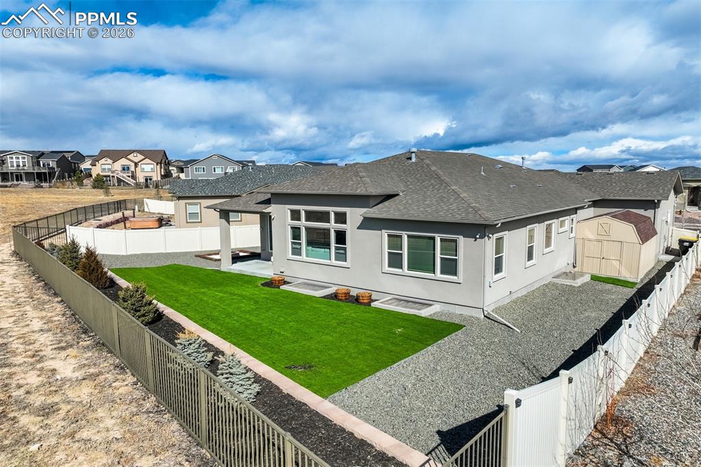 Keeps pets in, keeps chaos out, and gives you the privacy to dance like no one’s watching.